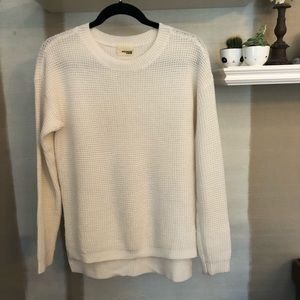 Aritzia white sweater in S